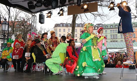 "Linie 8" beim Tanz der Marktweiber auf dem Viktualienmarkt 25.02.2020 (©Fotos:Martin Schmitz)